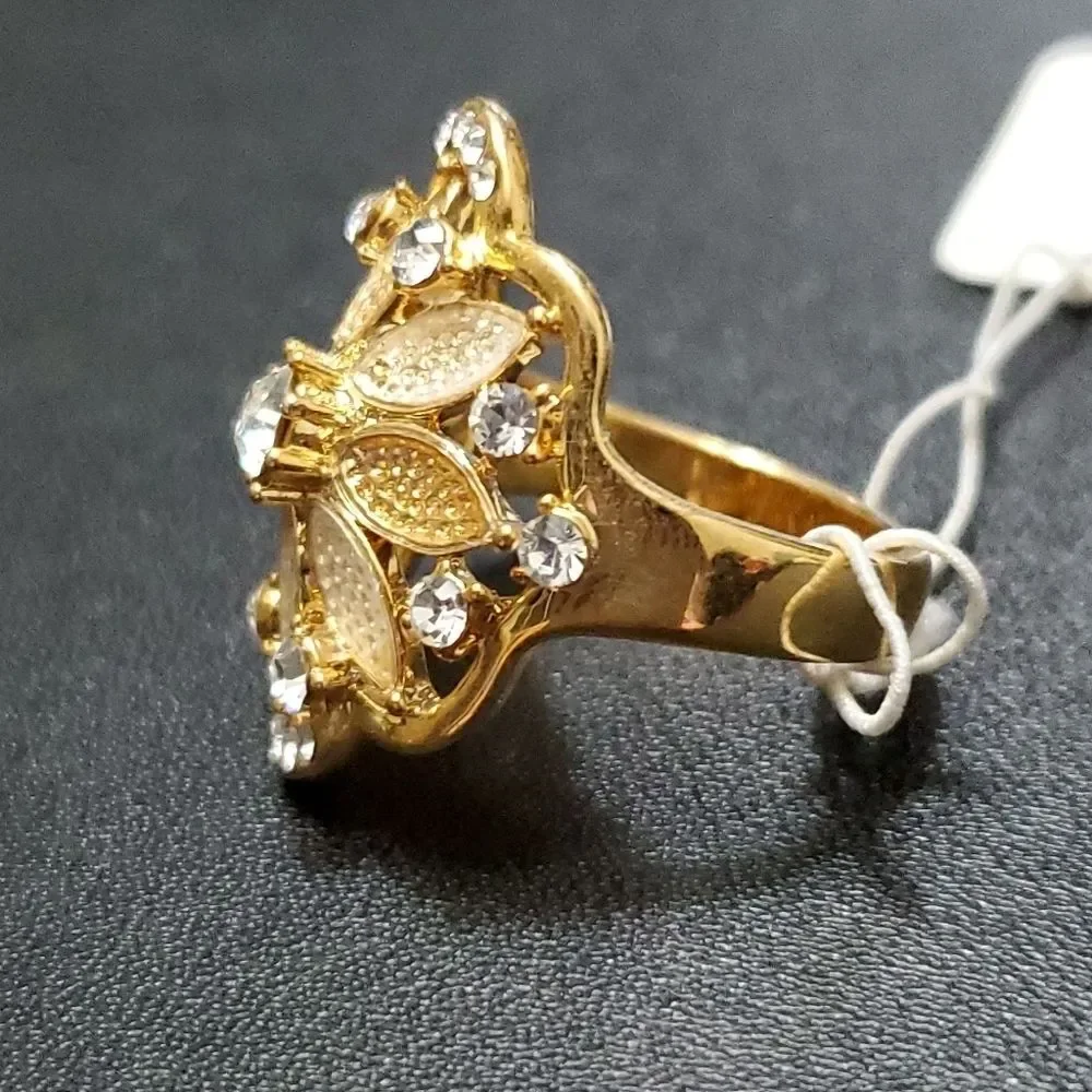 Gold tone rhinestone flower ring size 8.75